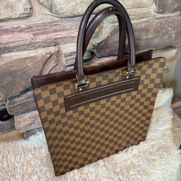 Authentic LV Damier Sac Plat Venice - Picture 4 of 10